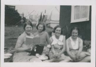 Hope Reid, Betty Carlyle, Wilhelmina Barns-Graham and Anne Smith, Iona.
