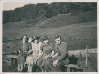 Wilhelmina Barns-Graham, Mina, Jean and Patrick Barns-Graham. At Carbeth Loch.