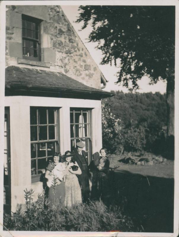 Wilhelmina Barns-Graham, Mina, Allan and Jean Barns-Graham with Fusken Chuff and other cat. Outside Carbeth House.