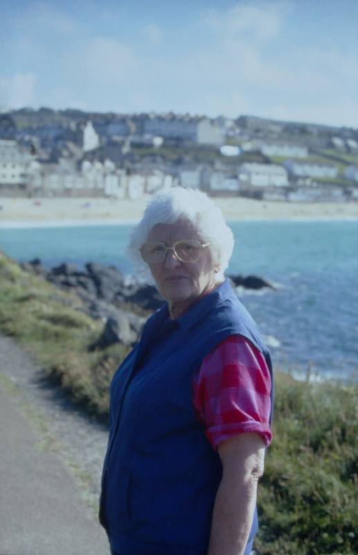 Wilhelmina Barns-Graham on coast St Andrews